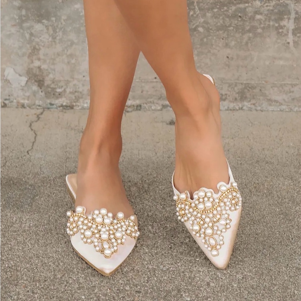 Lulu's Flora Ivory Satin Pearl Embroidered Pointed-Toe Flats Size 11 NIB